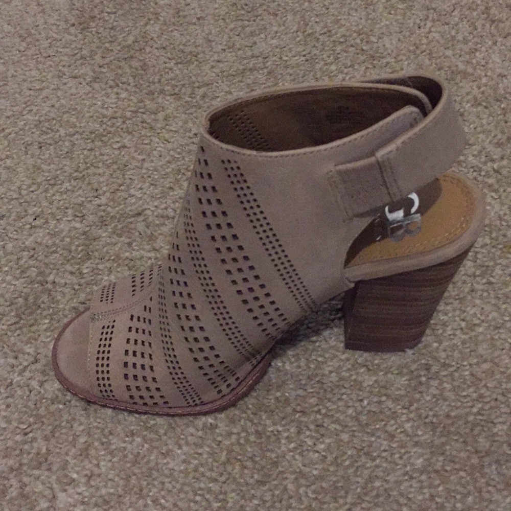 Gianni Bini Open Toed Block Sandals - image 3